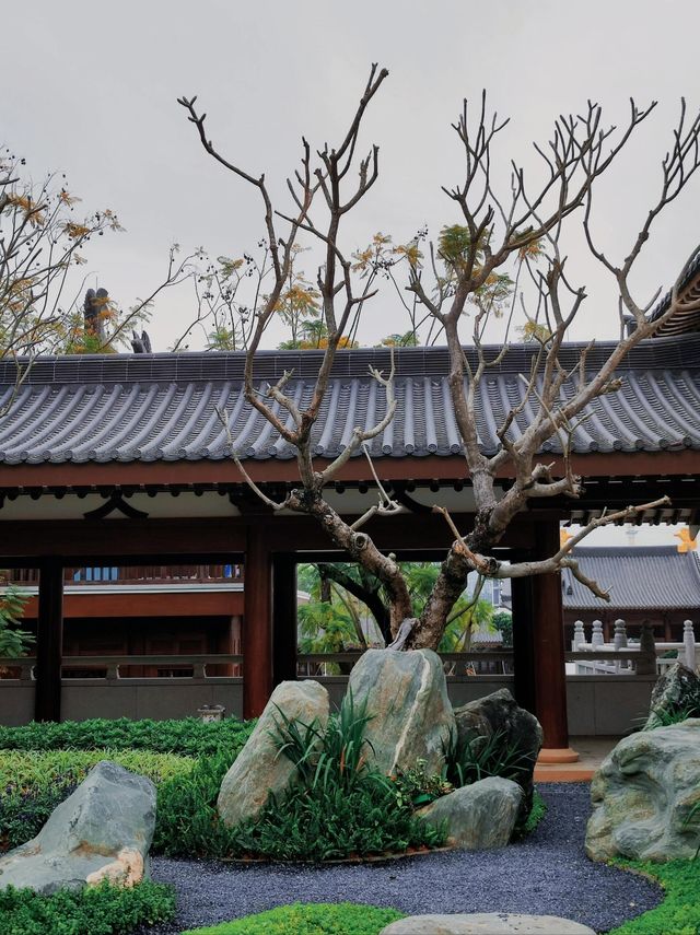 Chan vs Zen Buddhism: Understanding the Key Differences